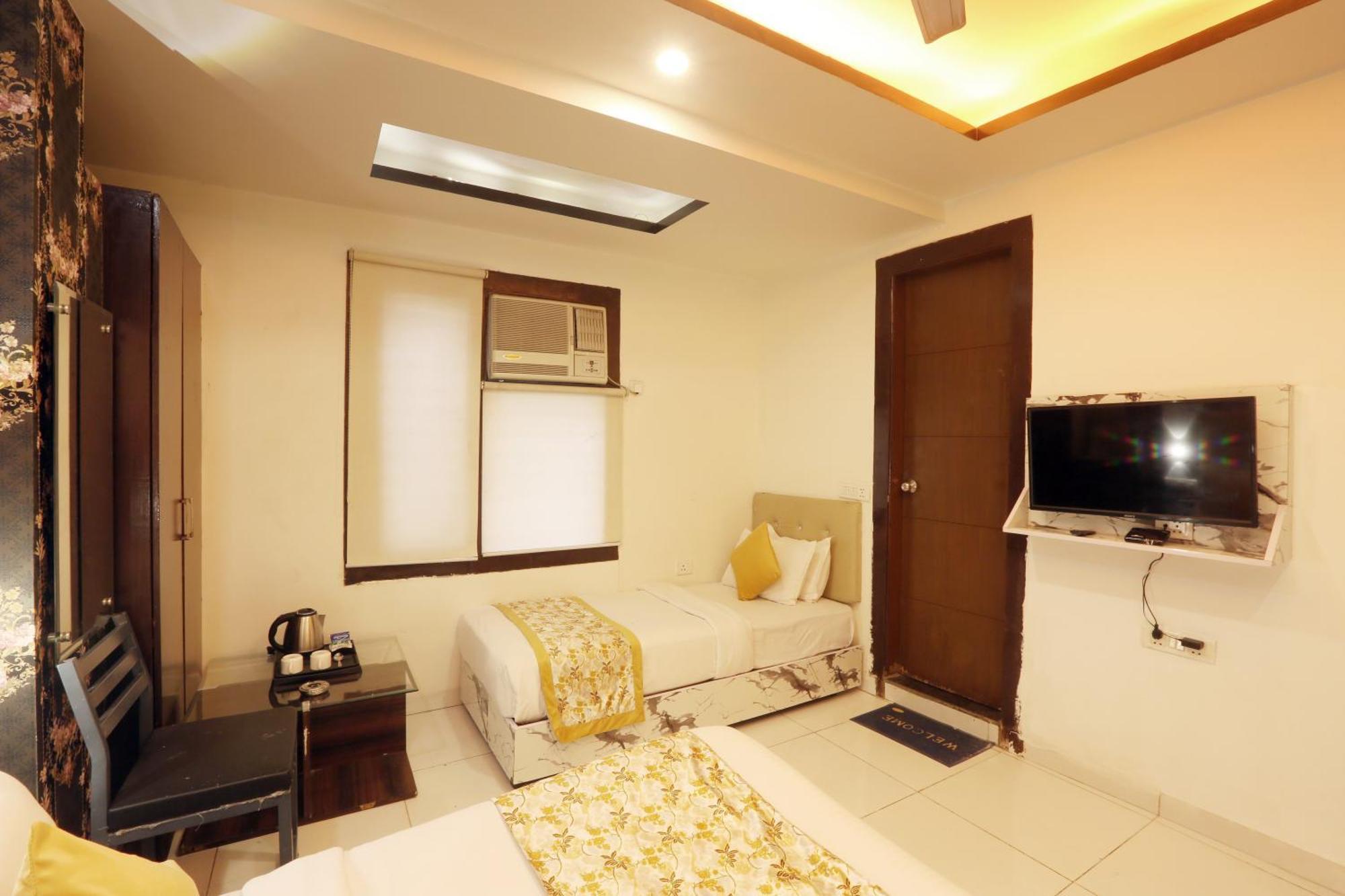 Hotel Triton Grand At Delhi Airport Ню Делхи Екстериор снимка