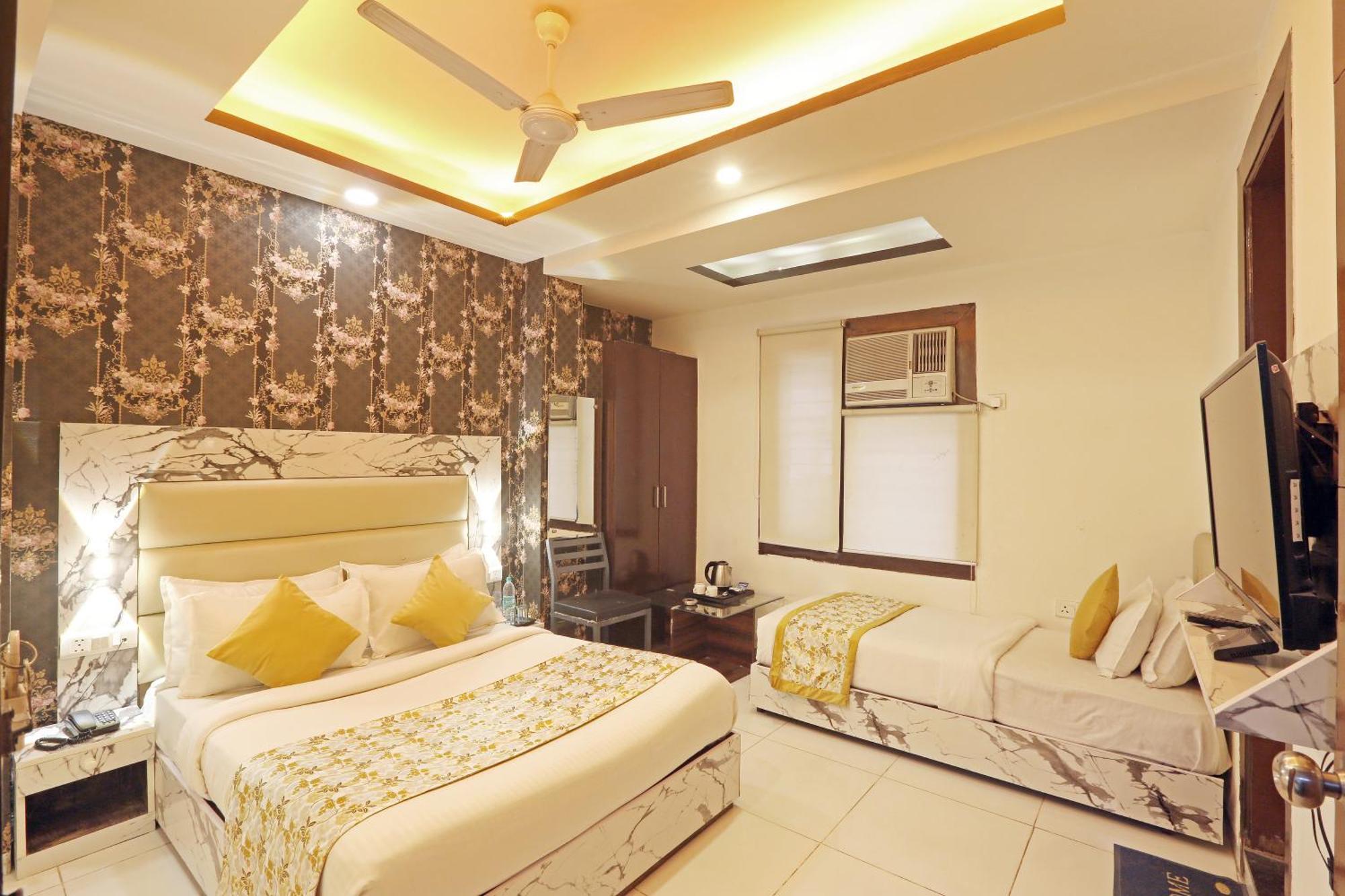 Hotel Triton Grand At Delhi Airport Ню Делхи Екстериор снимка
