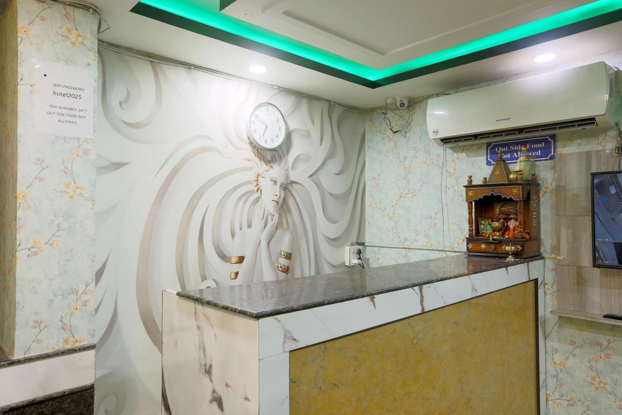 Hotel Triton Grand At Delhi Airport Ню Делхи Екстериор снимка