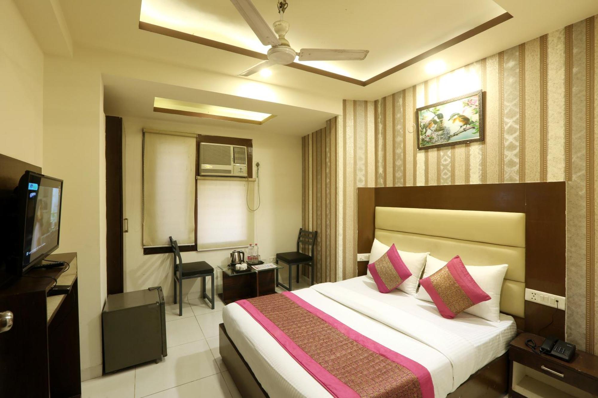 Hotel Triton Grand At Delhi Airport Ню Делхи Екстериор снимка