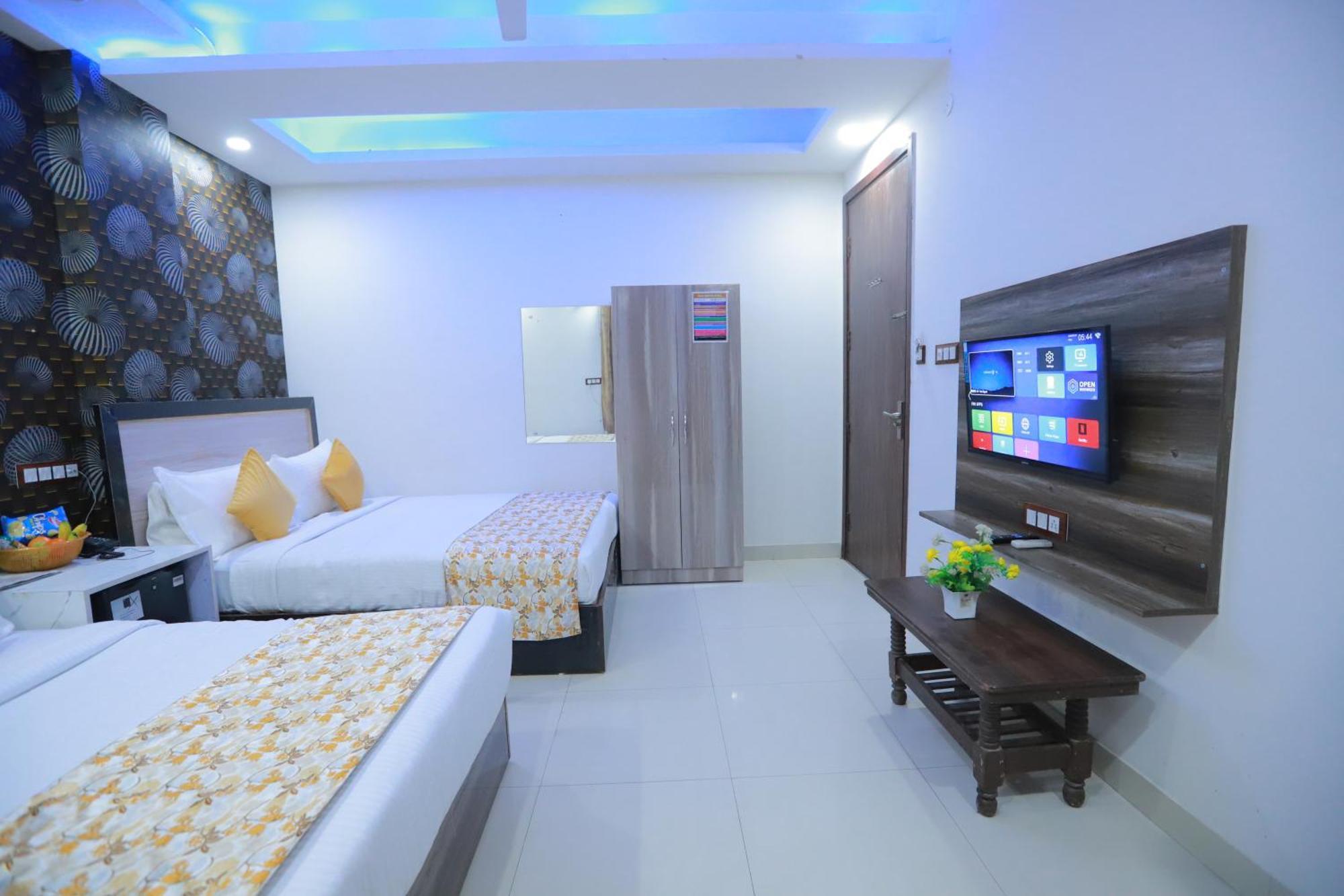 Hotel Triton Grand At Delhi Airport Ню Делхи Екстериор снимка