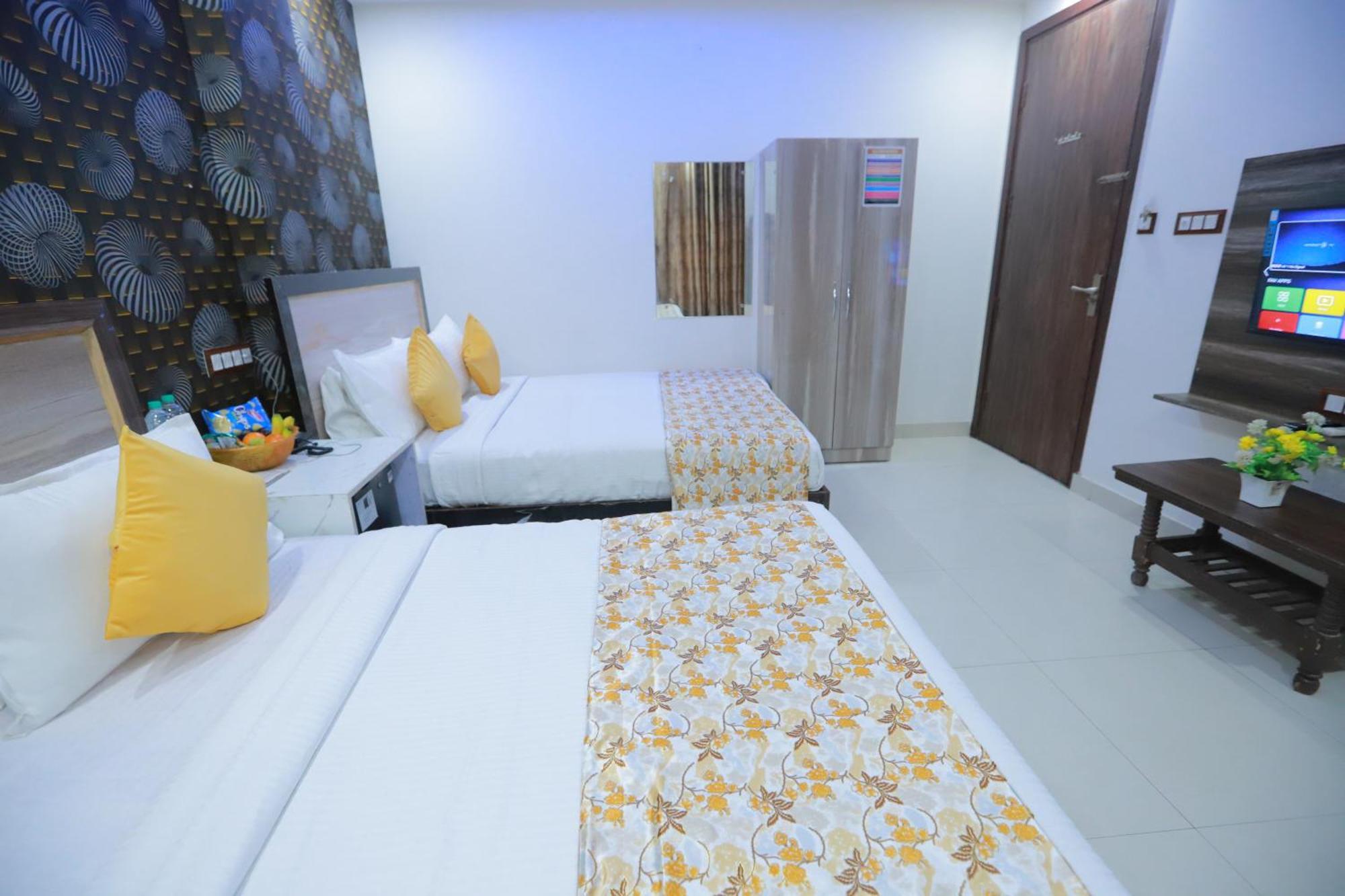 Hotel Triton Grand At Delhi Airport Ню Делхи Екстериор снимка